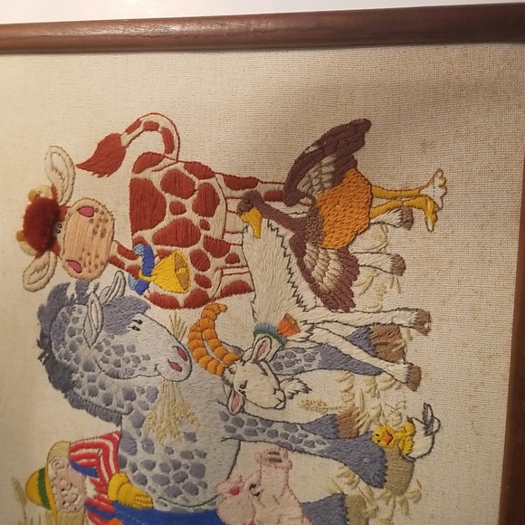 Vintage Handmade Yarn Needlecraft Embriodered Art Farm Yard Fun Framed - Picture 4 of 14